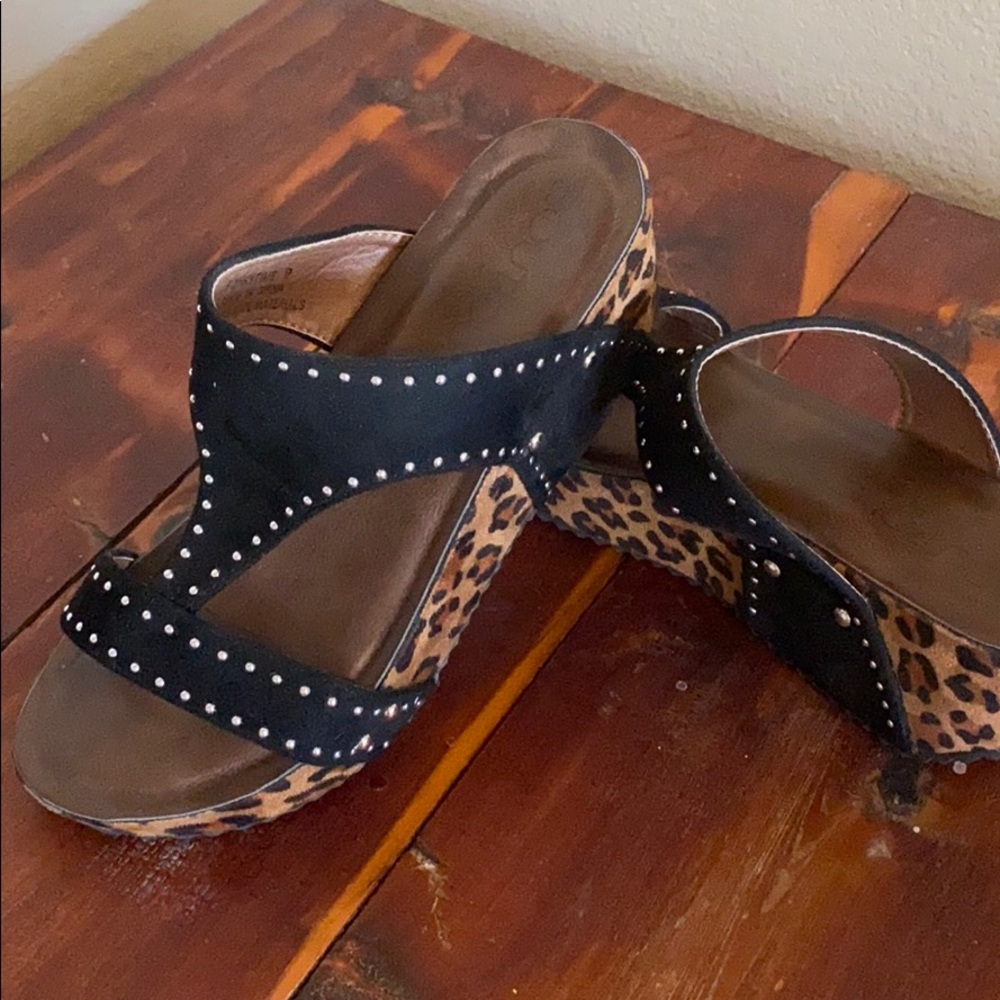 Sandals, cute leopard print wedge.